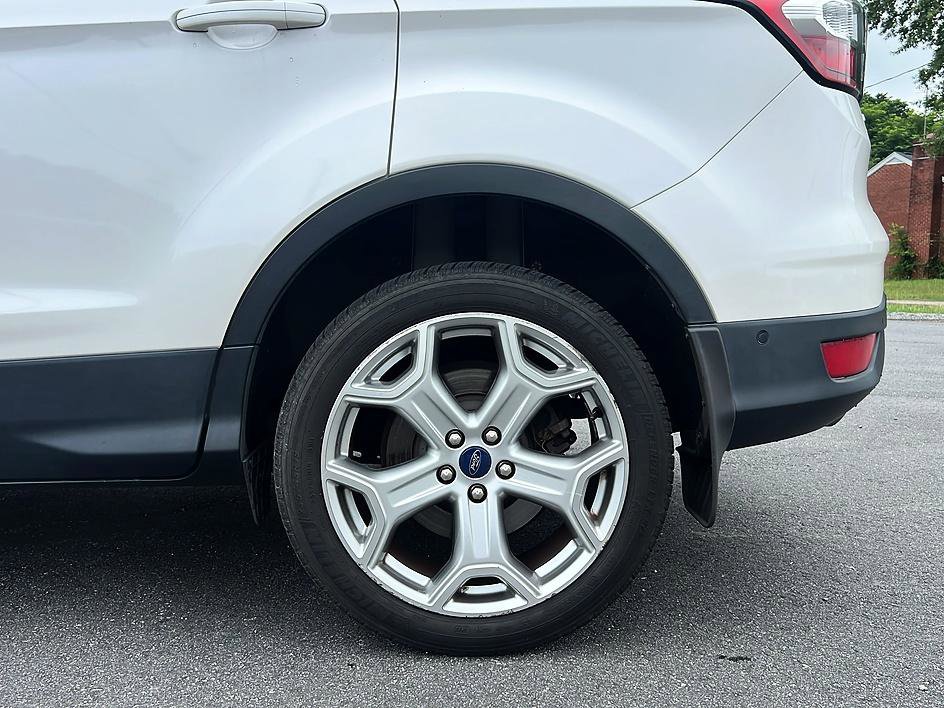 Used 2018 Ford Escape Titanium w/ Ford Safe & Smart Package AWD/4WD image 22