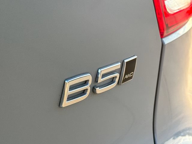 Used 2024 Volvo XC40 B5 Core AWD/4WD image 9