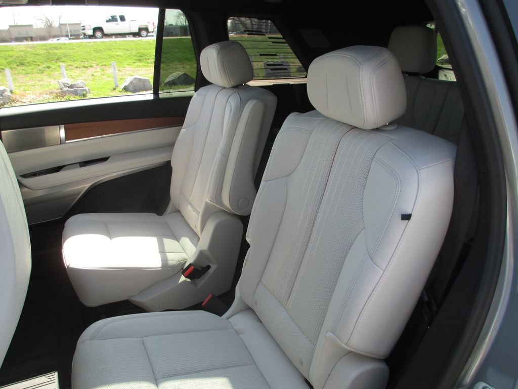 Used 2026 Cadillac Vistiq Sport w/ LPO, Floor Liner Package image 18