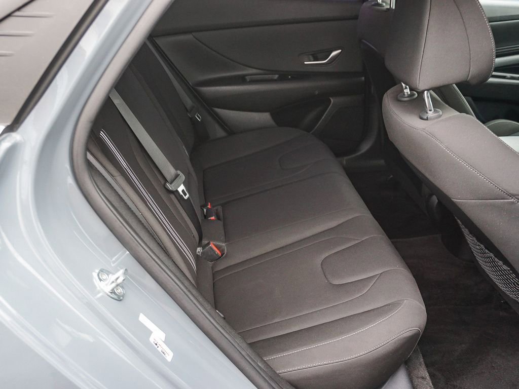 Used 2021 Hyundai Elantra SEL w/ Convenience + Premium Package FWD image 13