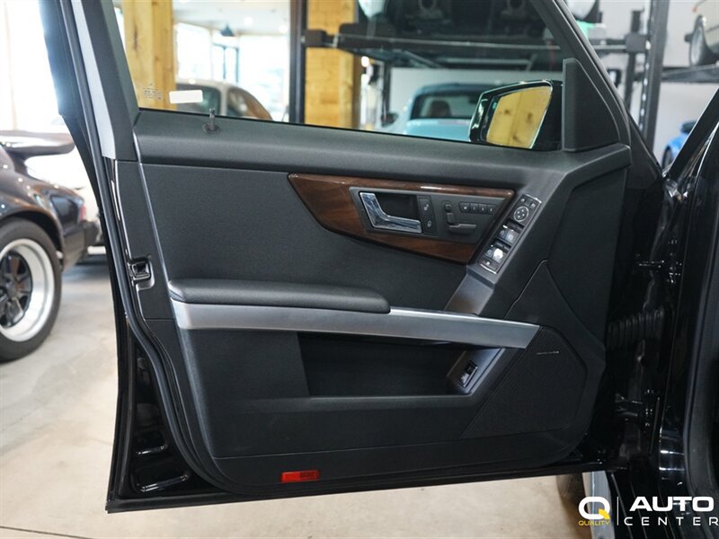 Used 2010 Mercedes-Benz GLK 350 4MATIC image 9