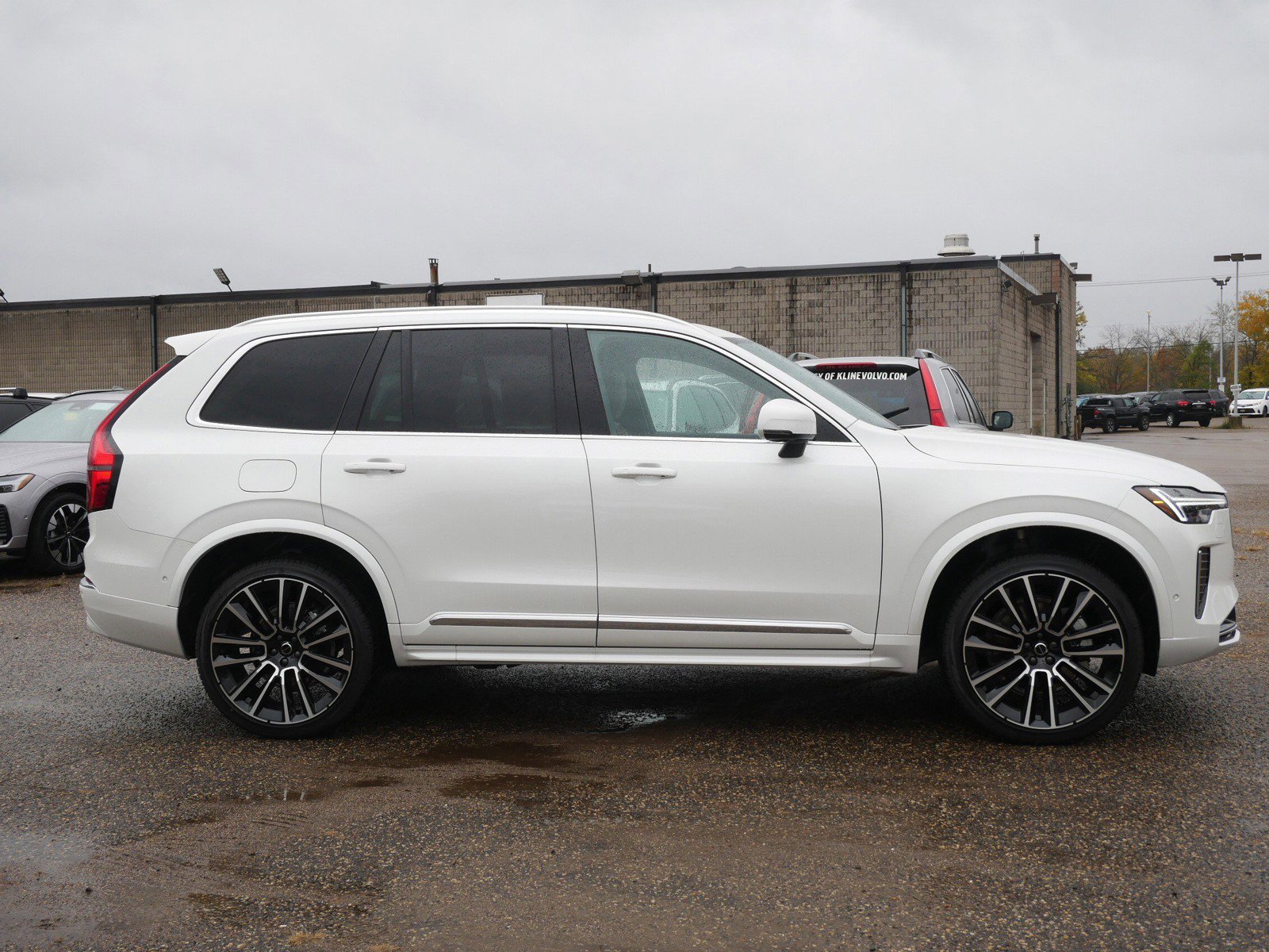 New 2026 Volvo XC90 B6 Plus image 2