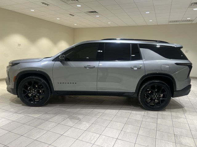 Used 2025 Chevrolet Traverse RS w/ LPO, Roadside Safety Package FWD image 2