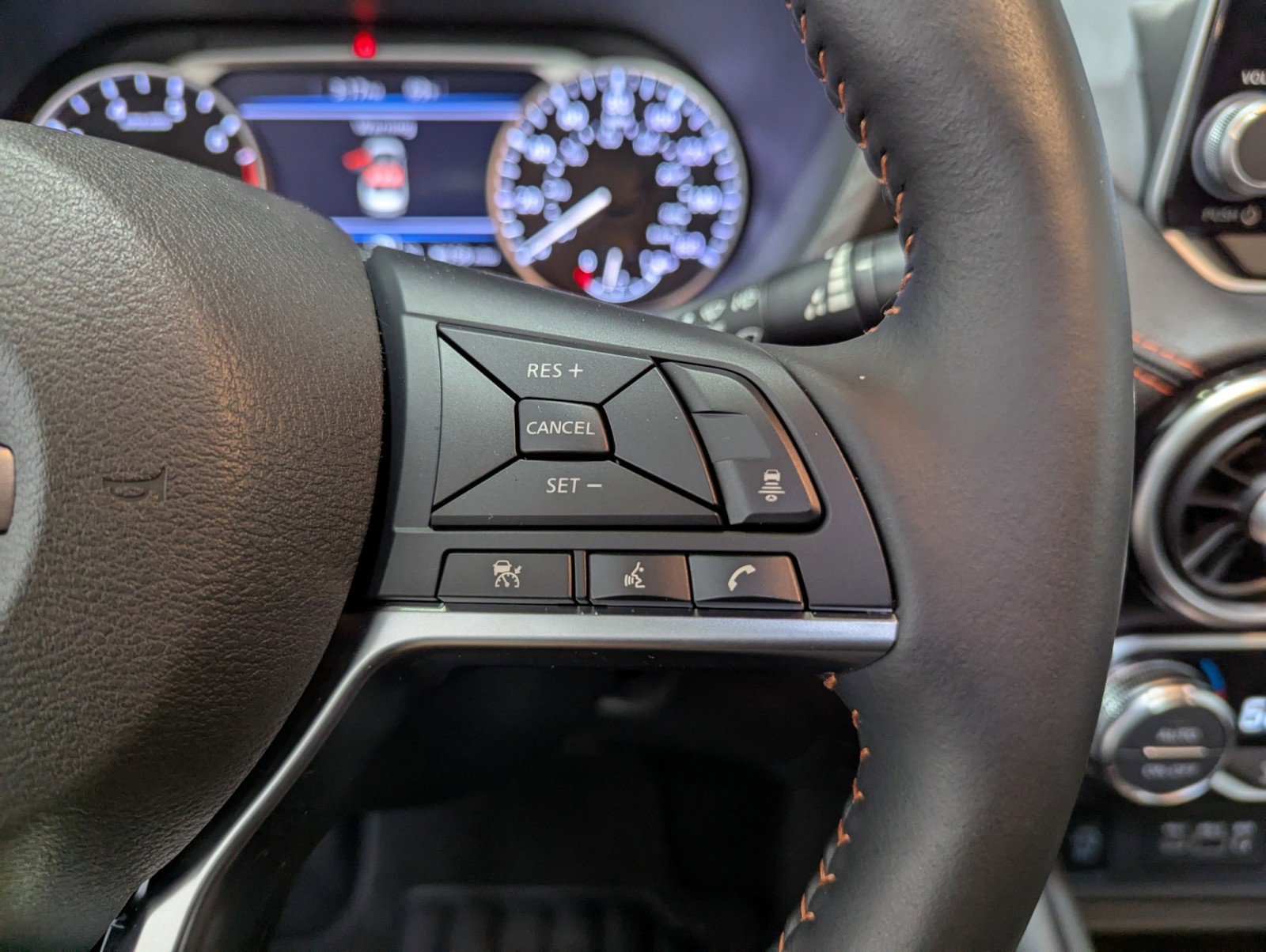 Used 2025 Nissan Sentra SR w/ SR Premium Package image 19