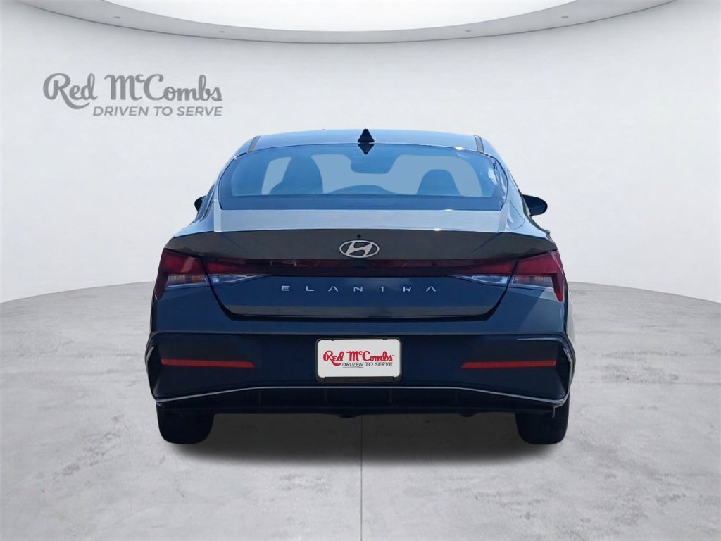 Used 2024 Hyundai Elantra SE FWD image 6