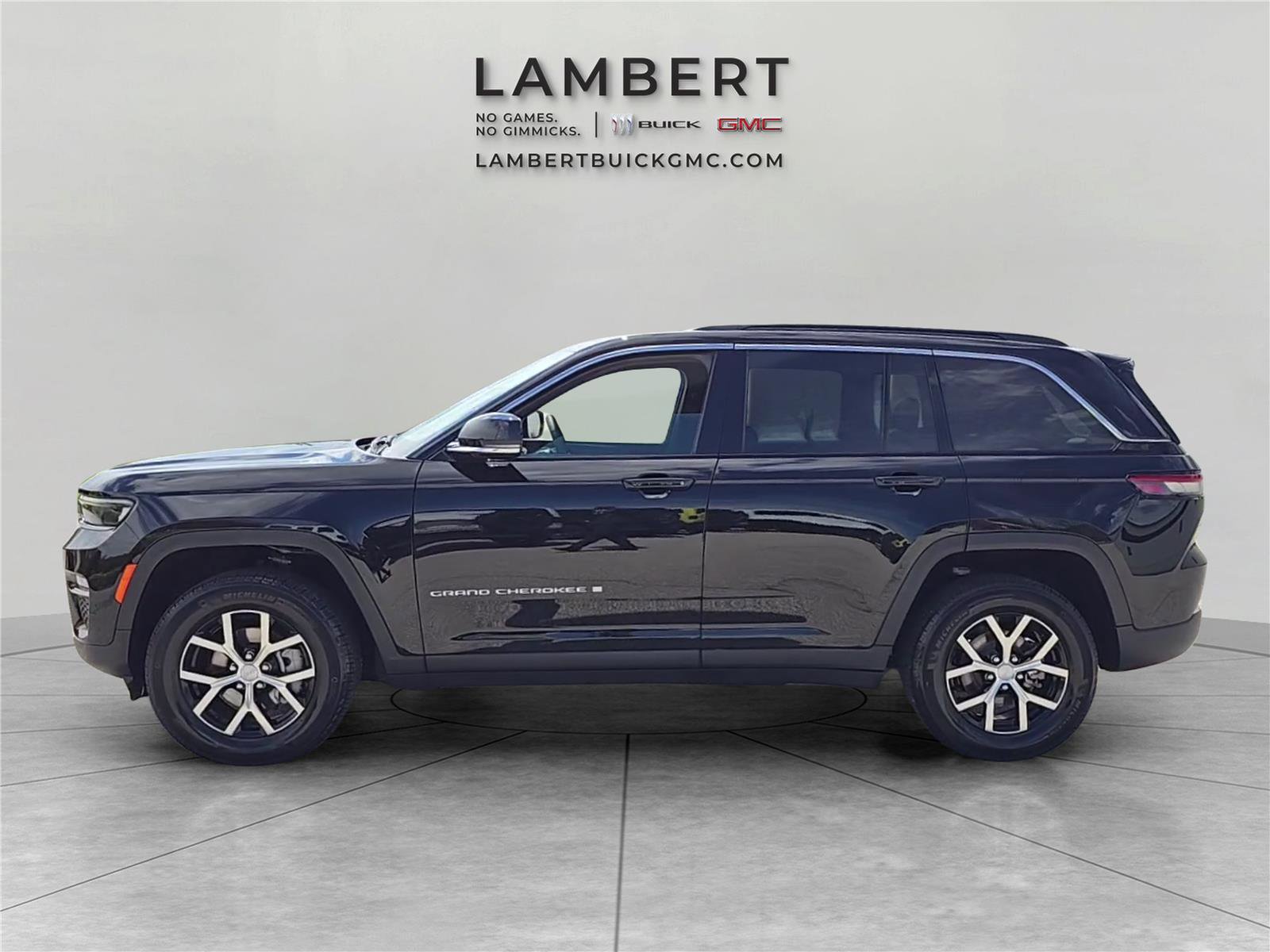 Used 2025 Jeep Grand Cherokee Limited w/ Trailer Tow Package AWD/4WD image 8