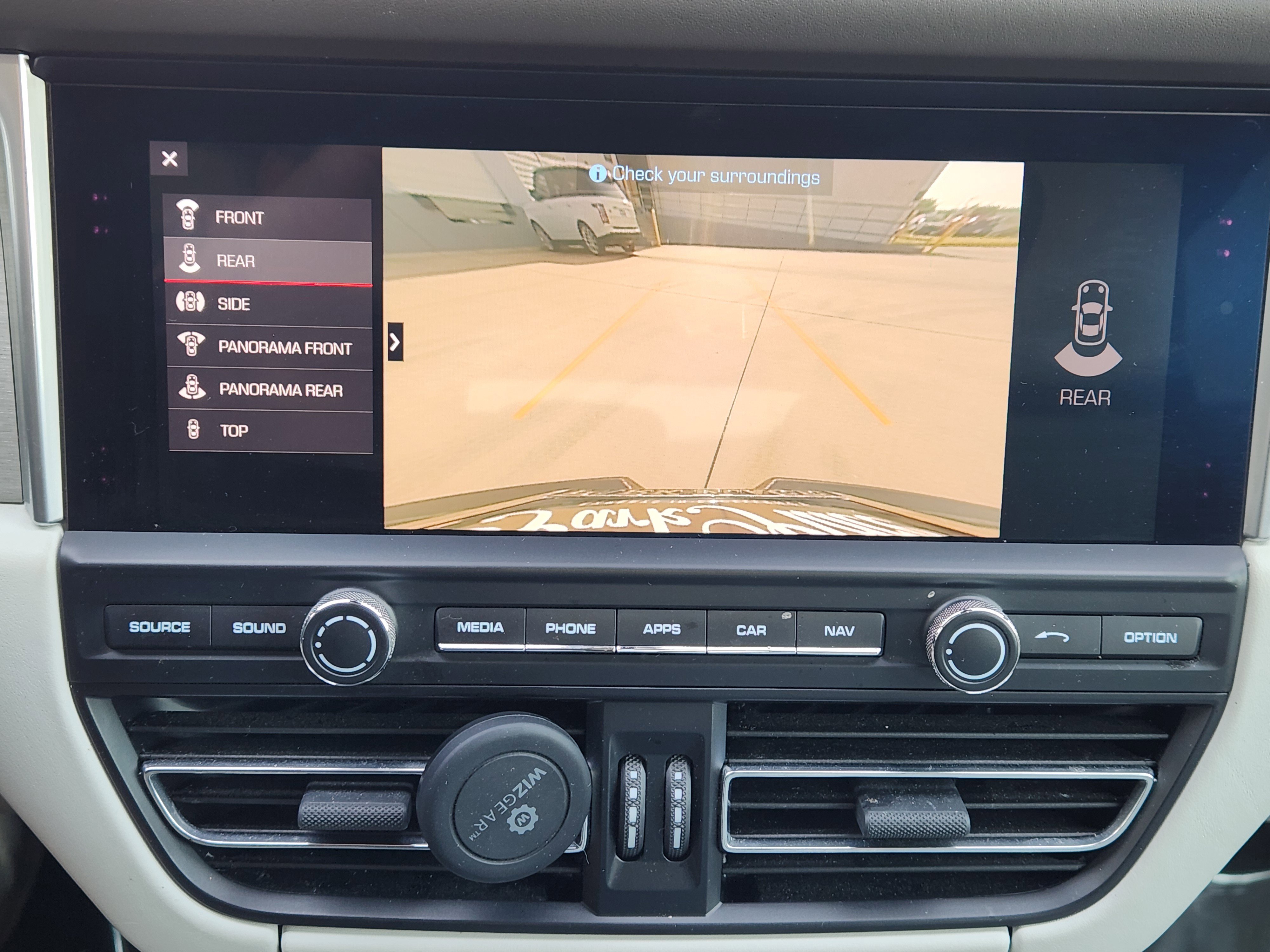 Used 2020 Porsche Macan Turbo image 19