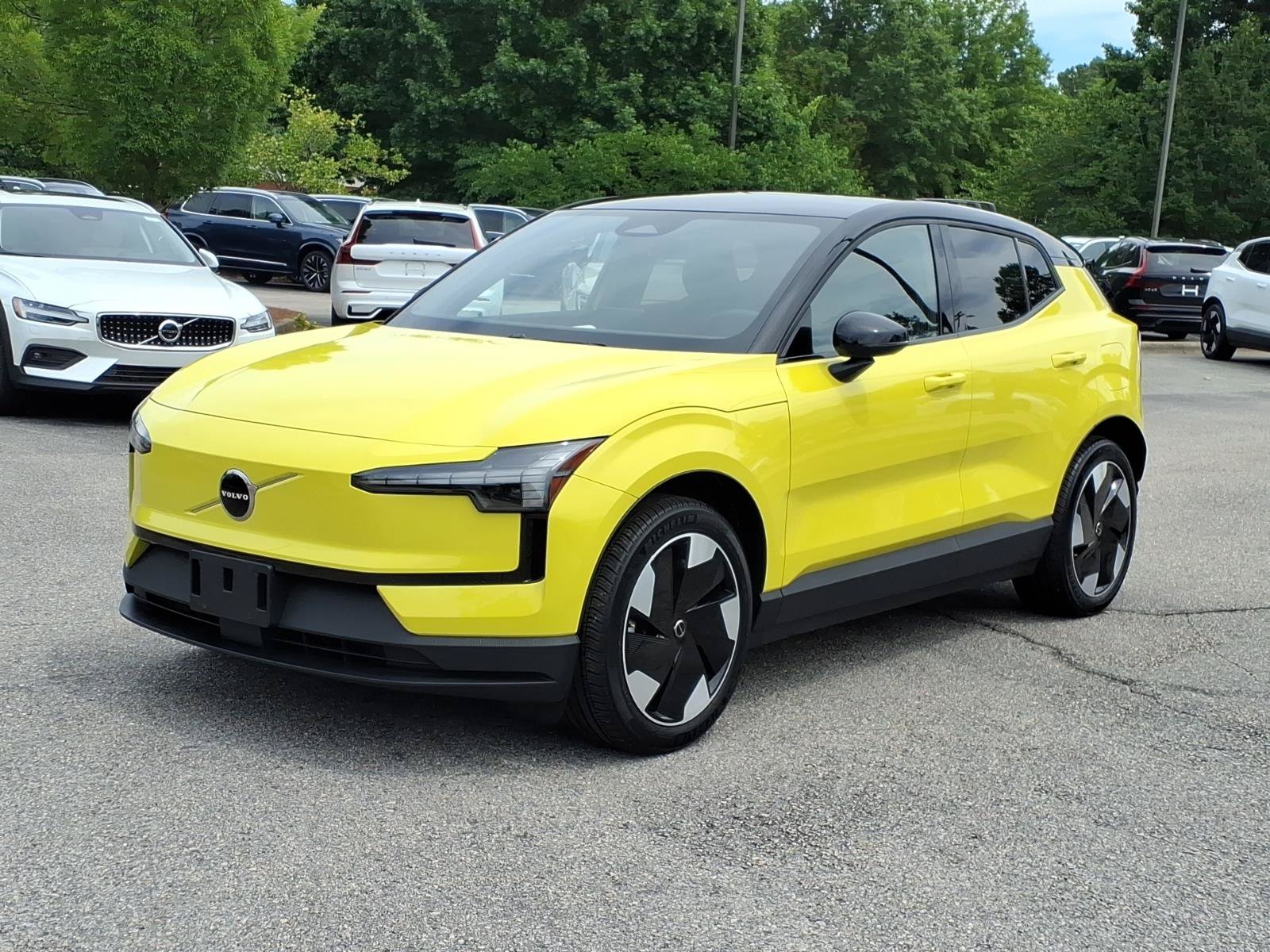 Used 2025 Volvo EX30 Plus w/ Climate Package AWD/4WD image 8