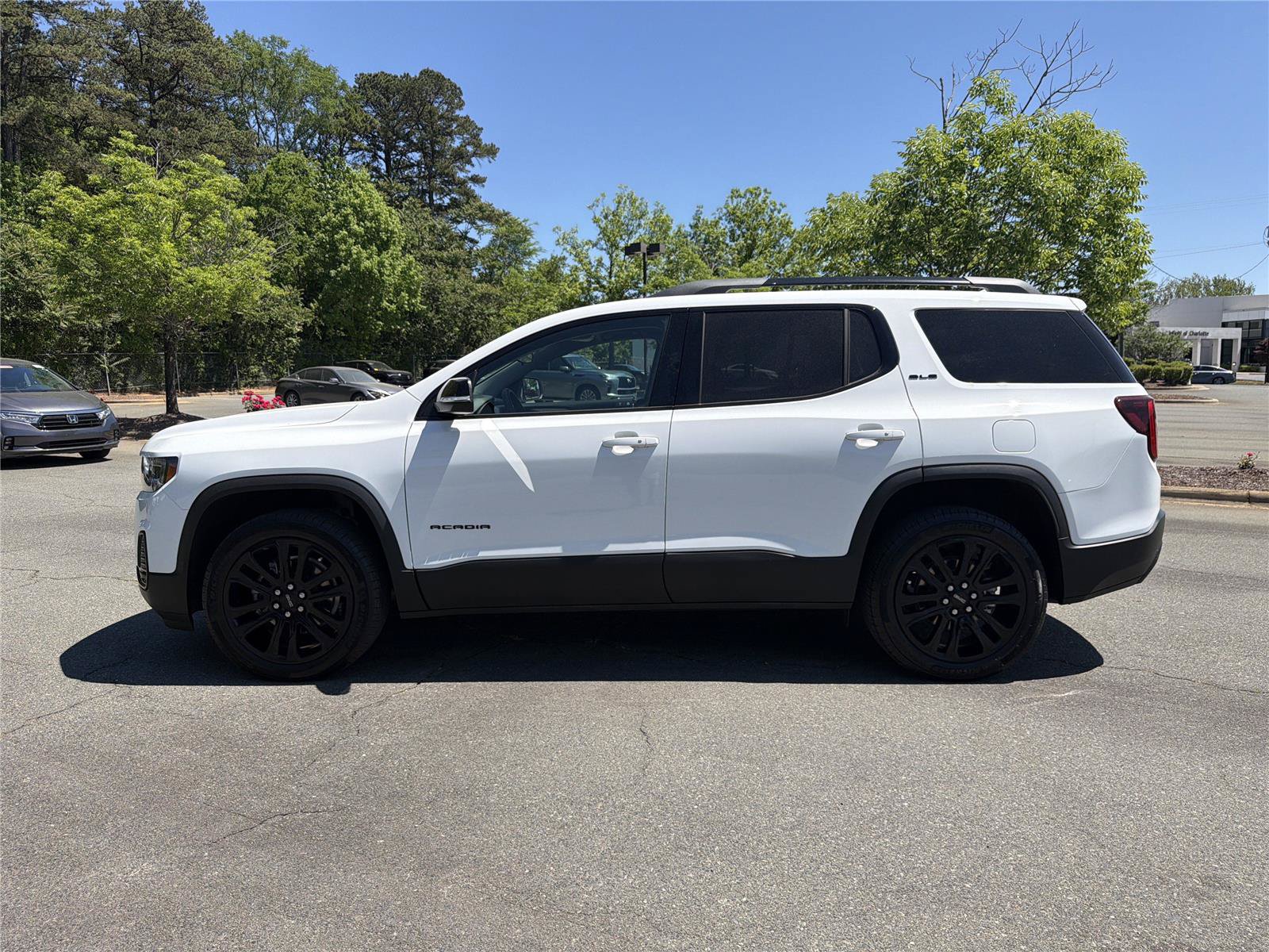 Used 2023 GMC Acadia SLE w/ Driver Convenience Package FWD image 24