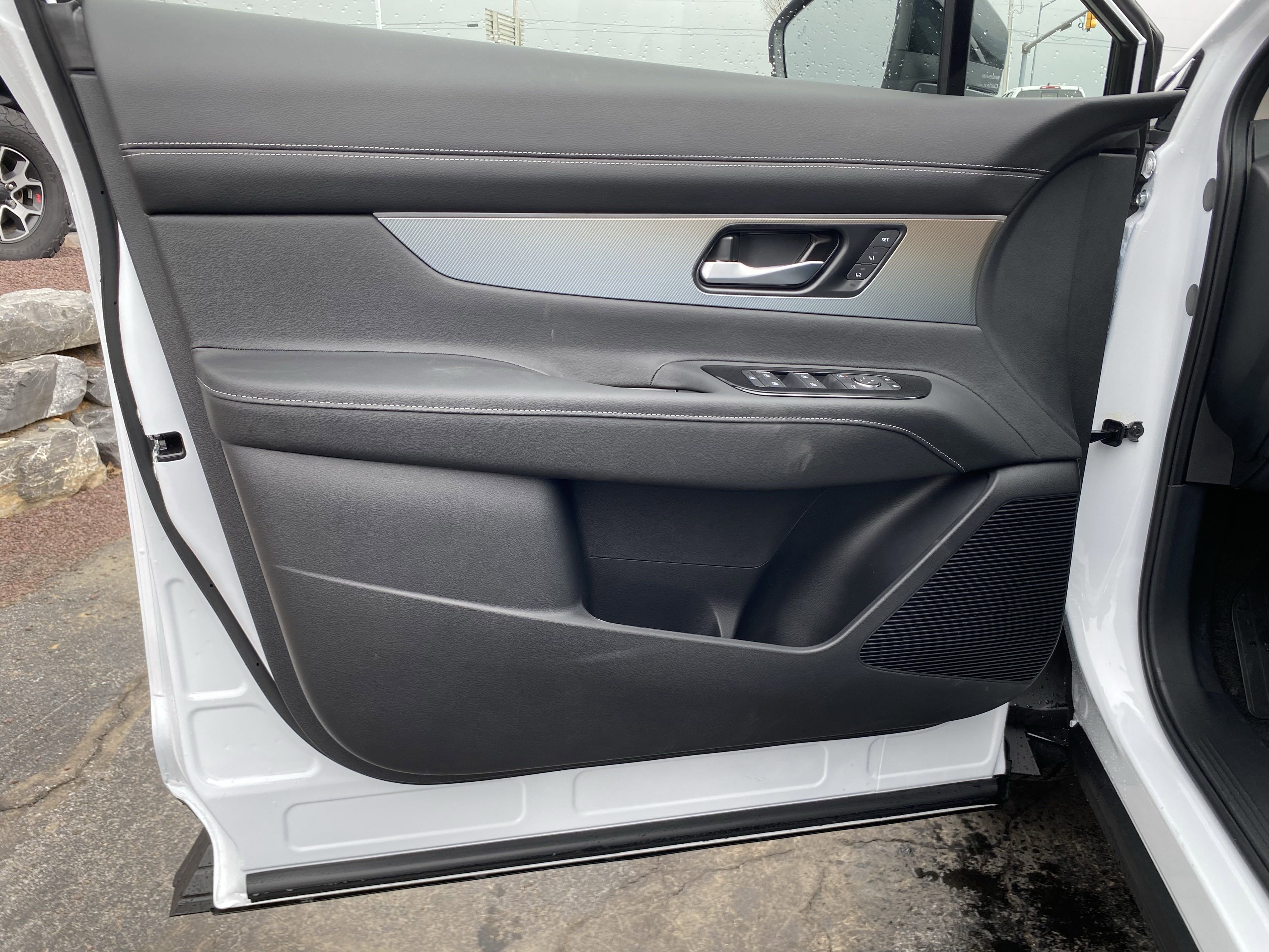 New 2025 Nissan Murano SL image 16