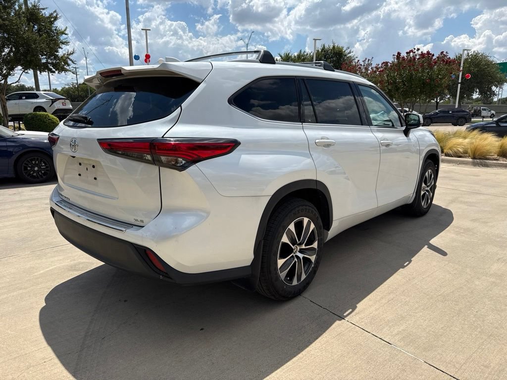 Used 2022 Toyota Highlander XLE FWD image 6