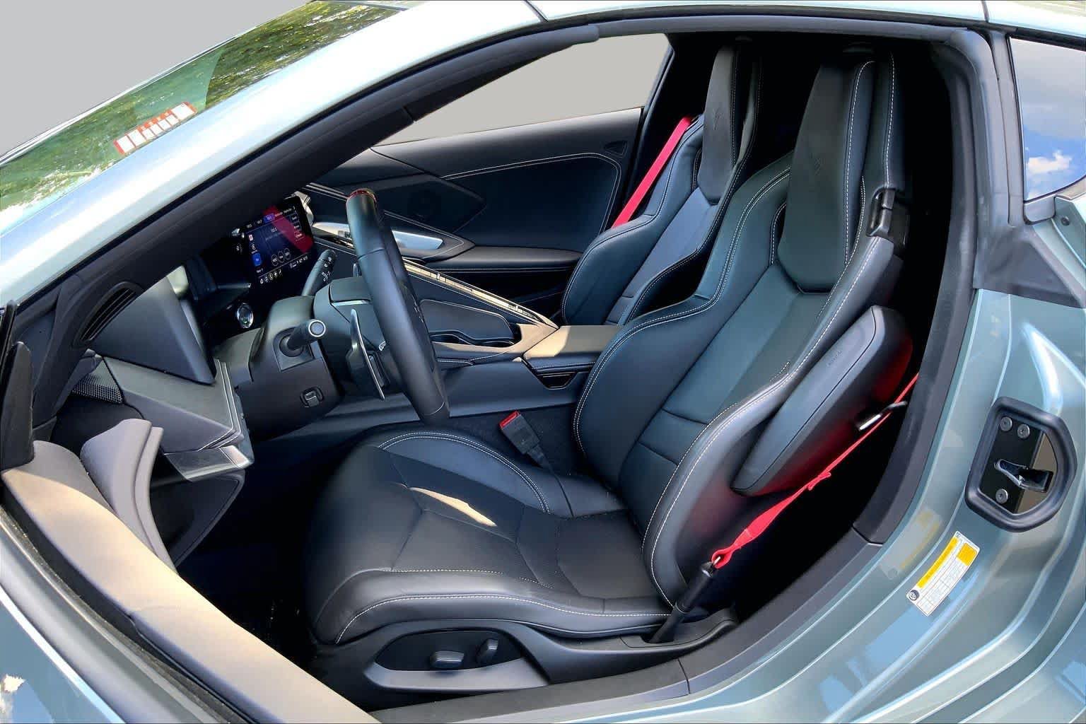 Used 2022 Chevrolet Corvette Stingray Coupe w/ 1LT RWD image 9