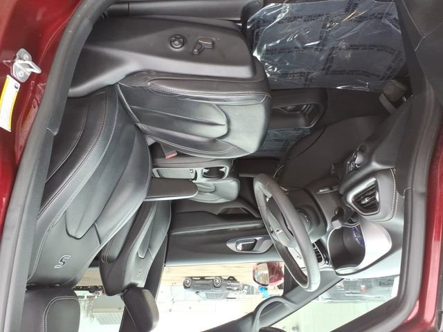 Used 2022 Chrysler Pacifica Touring-L w/ S Appearance Package image 11