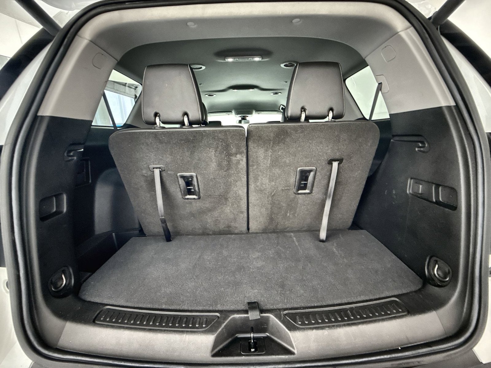 Used 2023 GMC Acadia SLT w/ Preferred Package image 25