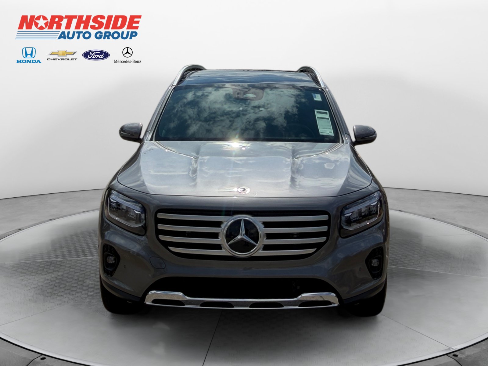 Used 2026 Mercedes-Benz GLB 250 image 2