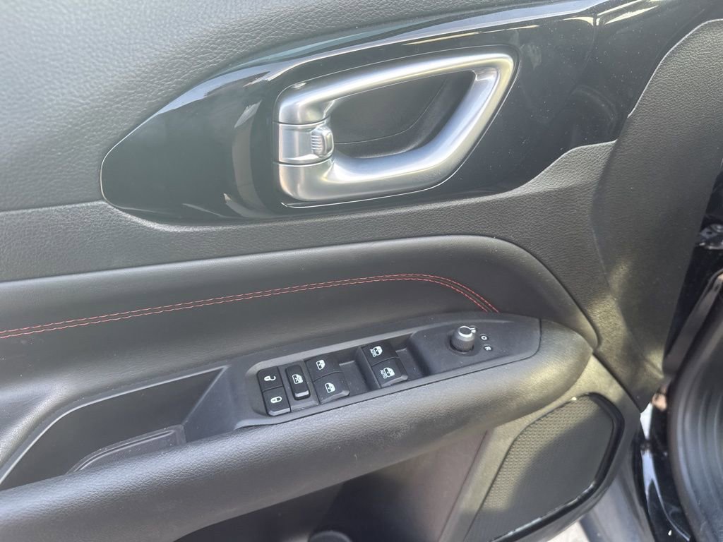 Used 2024 Jeep Compass Trailhawk w/ Trailhawk Convenience Group image 18