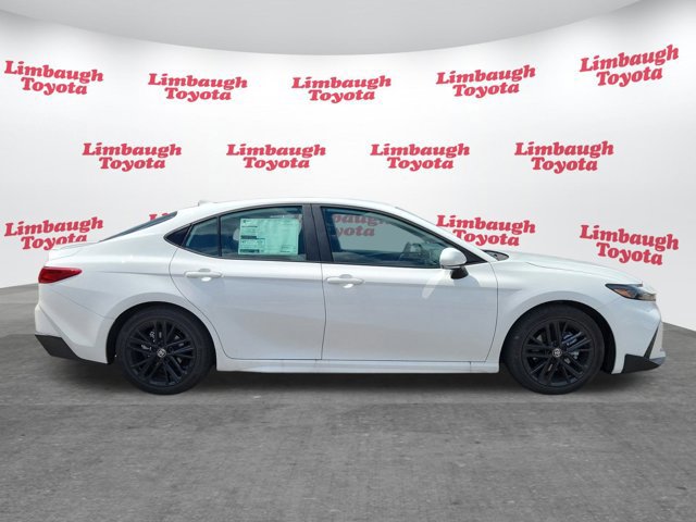 Used 2025 Toyota Camry LE image 2