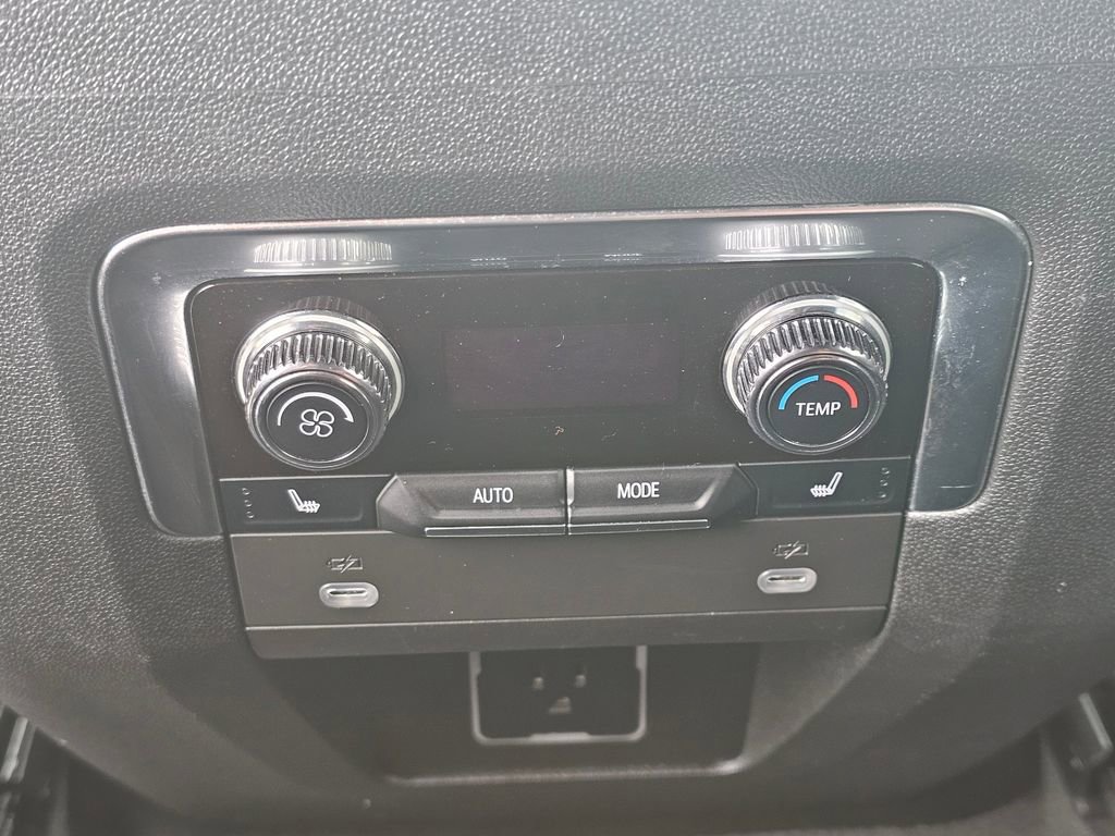Certified 2023 GMC Yukon XL AT4 w/ AT4 Premium Plus Package AWD/4WD image 21