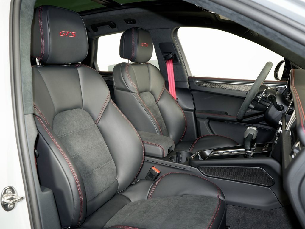 New 2026 Porsche Macan GTS image 39