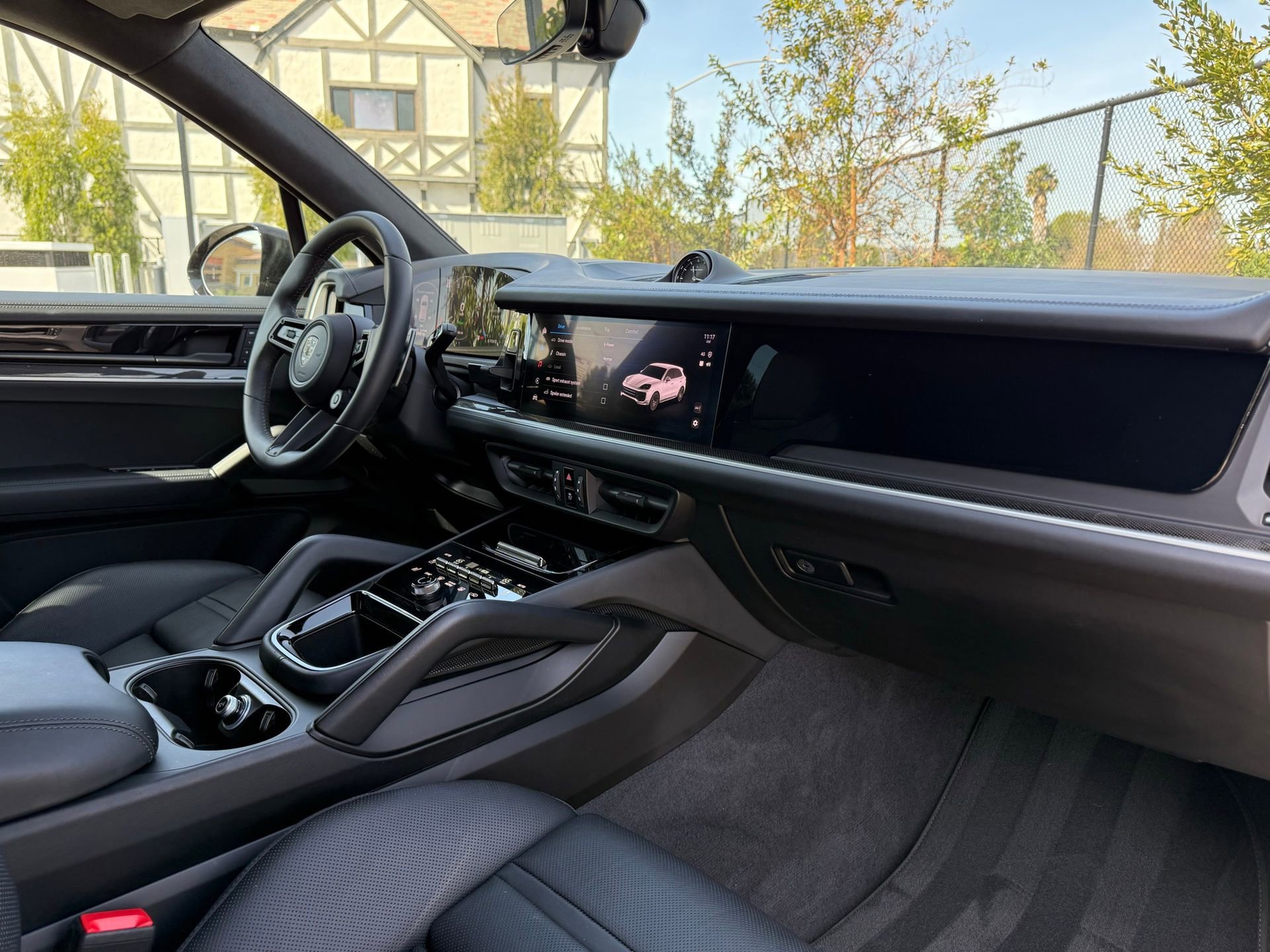 Certified 2025 Porsche Cayenne Turbo image 23