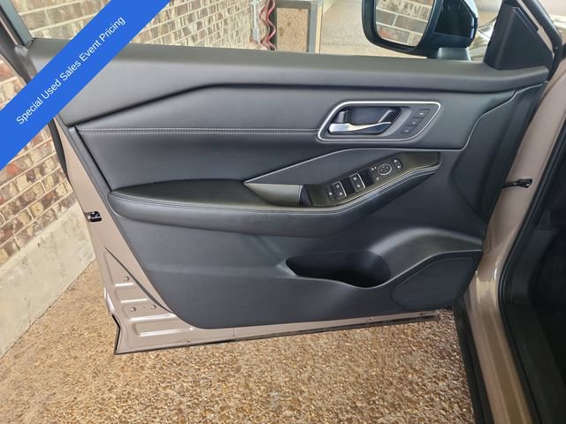 Used 2025 Nissan Rogue Platinum AWD/4WD image 9