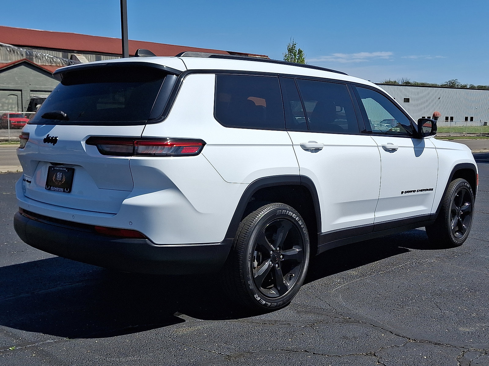 Used 2023 Jeep Grand Cherokee L Laredo AWD/4WD image 17