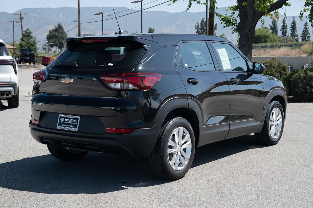 Used 2021 Chevrolet TrailBlazer LS FWD image 4