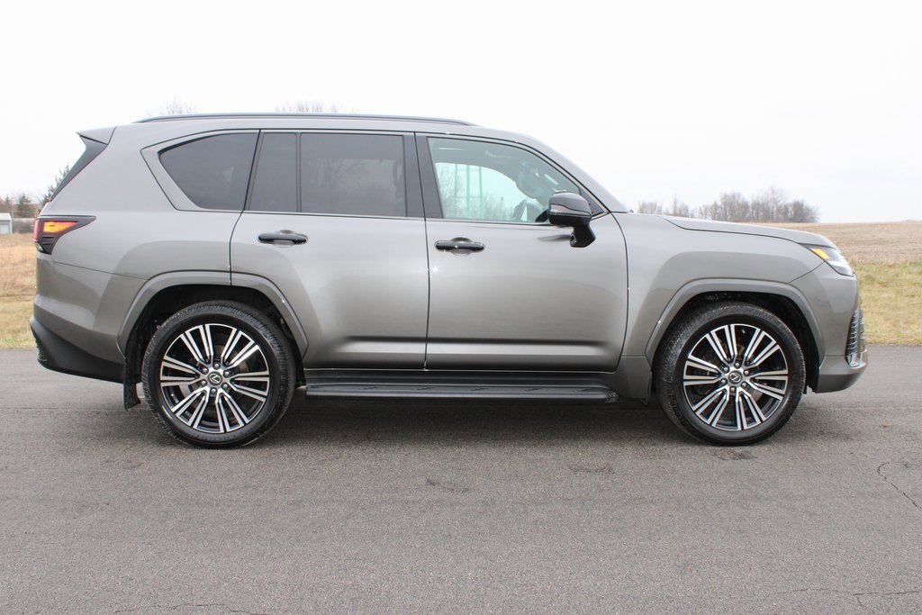 Used 2023 Lexus LX 600 4WD w/ Luxury Package image 8