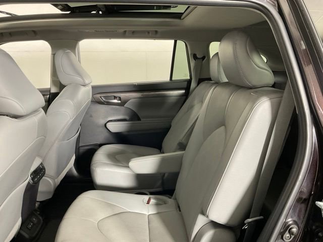 Used 2022 Toyota Highlander Platinum image 36