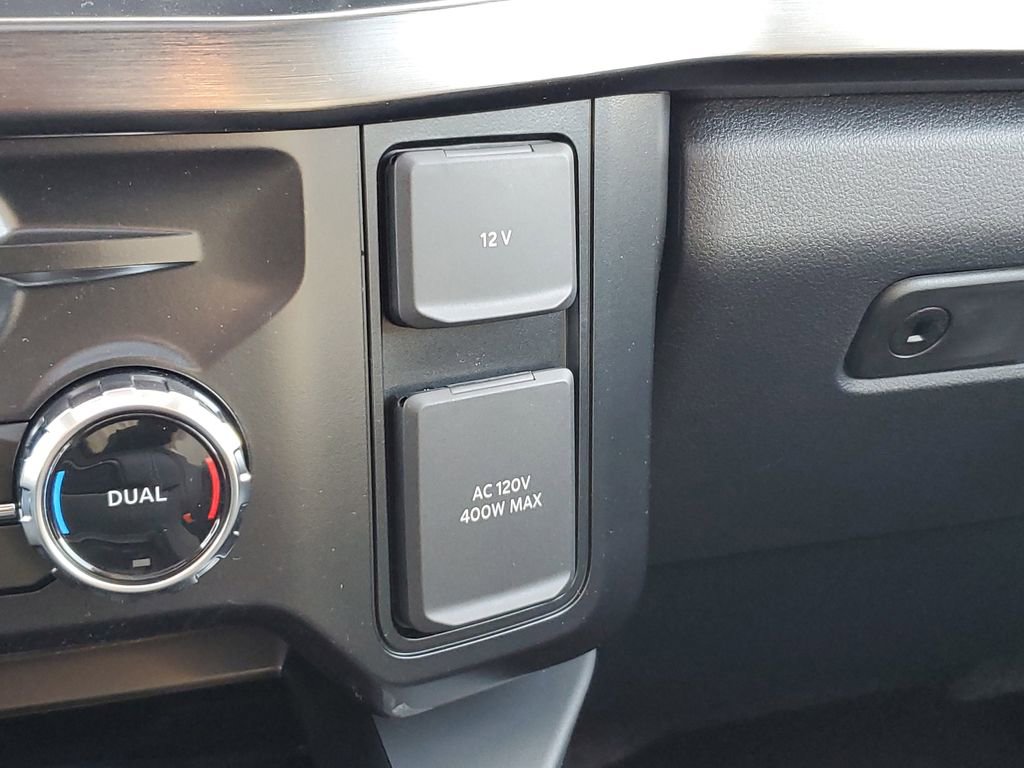 New 2026 Ford F250 Lariat w/ Black Appearance Package image 30