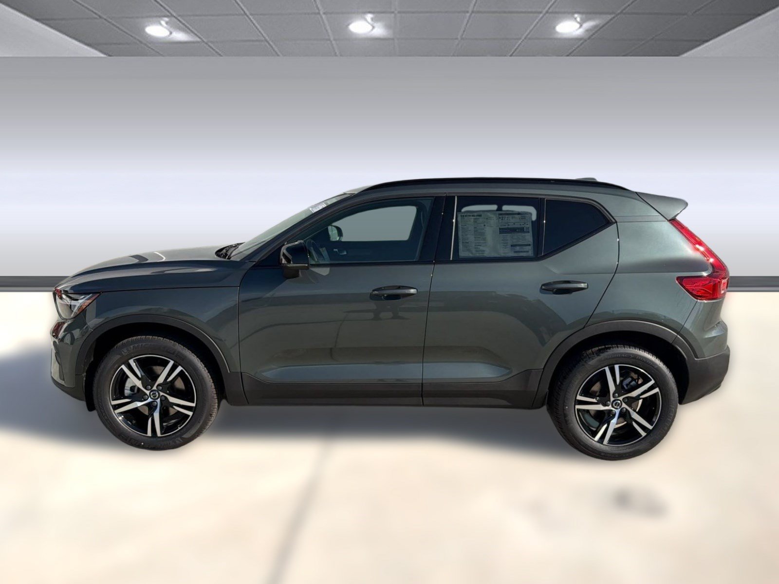 New 2026 Volvo XC40 B4 Core w/ Climate Package FWD video 2