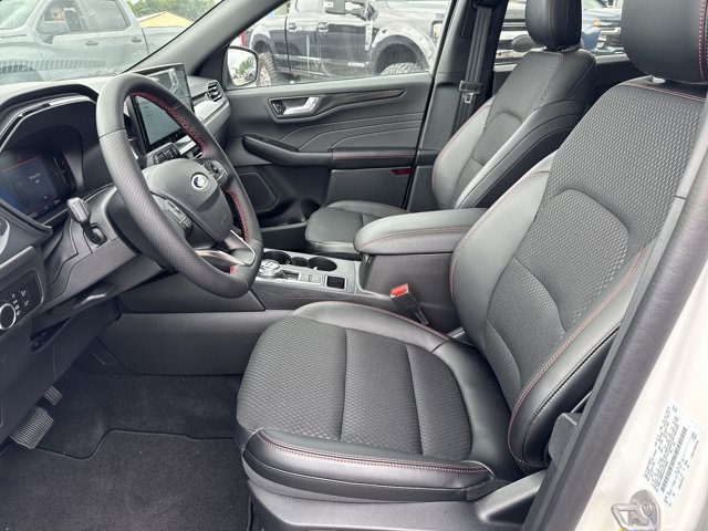 New 2025 Ford Escape ST-Line w/ Tech Pack #1 AWD/4WD image 32