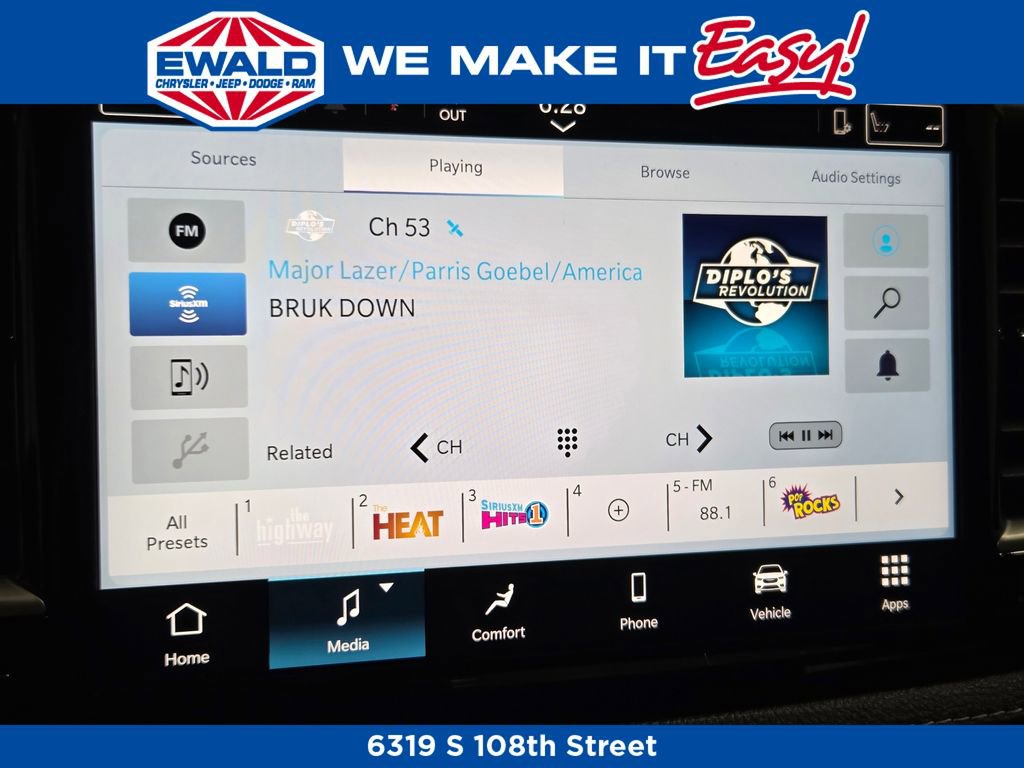 New 2026 Chrysler Pacifica Select w/ S Appearance Package image 3