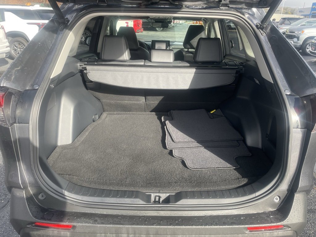 Used 2020 Toyota RAV4 XLE Premium image 19