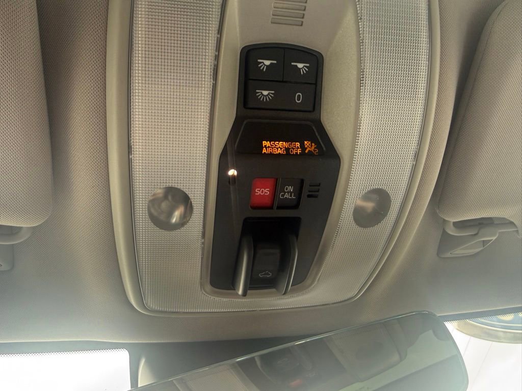 Used 2016 Volvo V60 T5 Premier w/ Convenience Package image 11