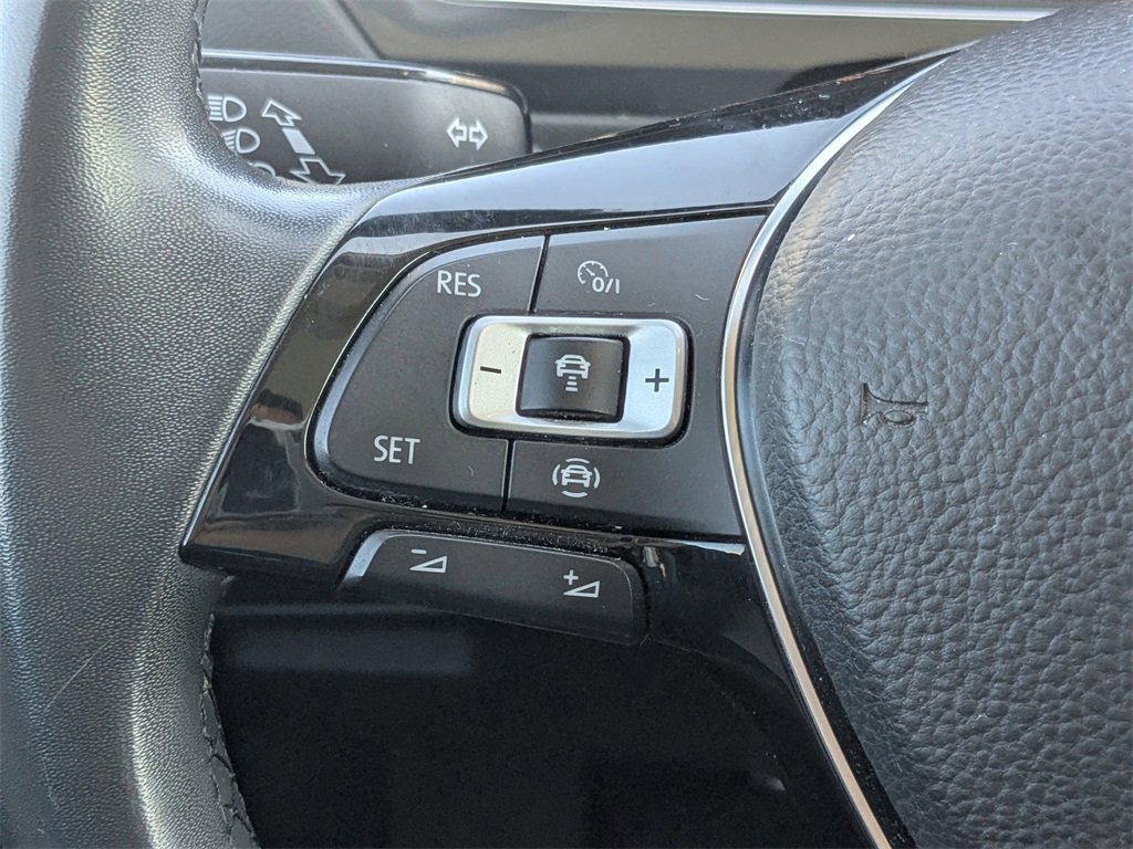 Used 2020 Volkswagen Tiguan SEL image 25