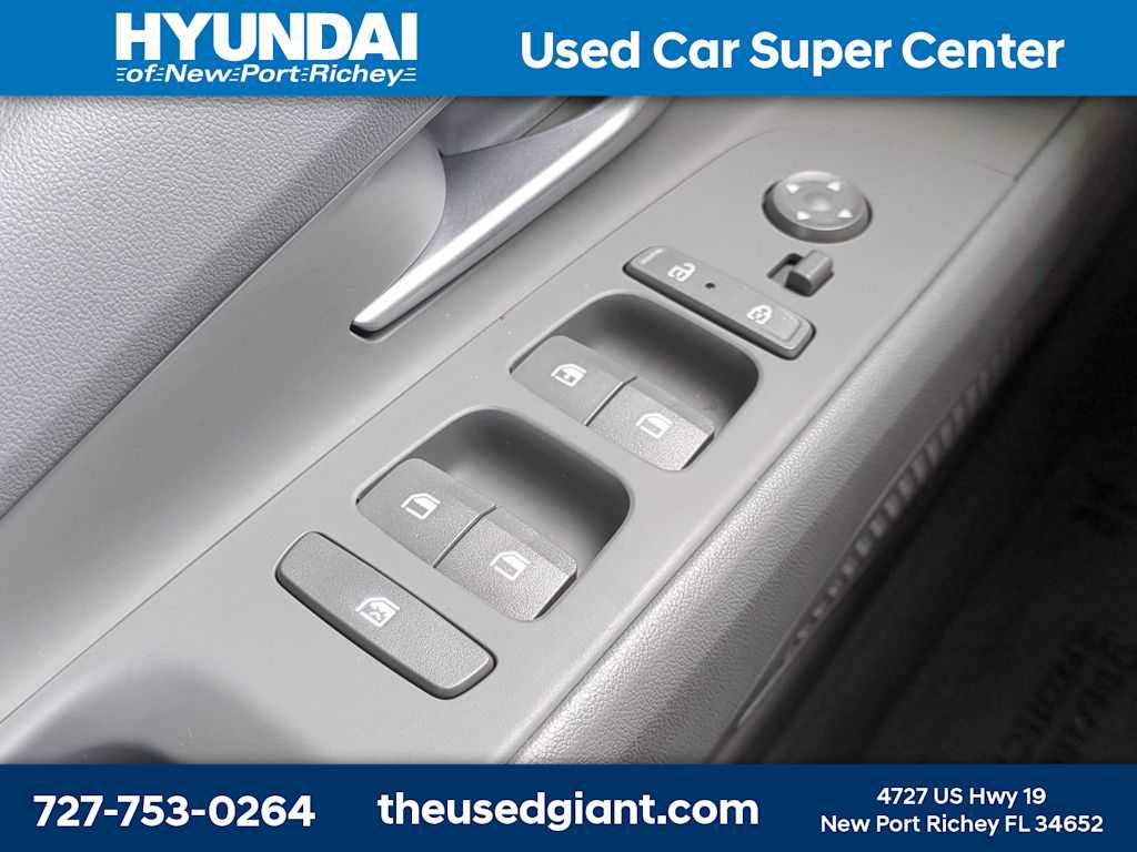 Used 2025 Hyundai Elantra SE FWD image 23