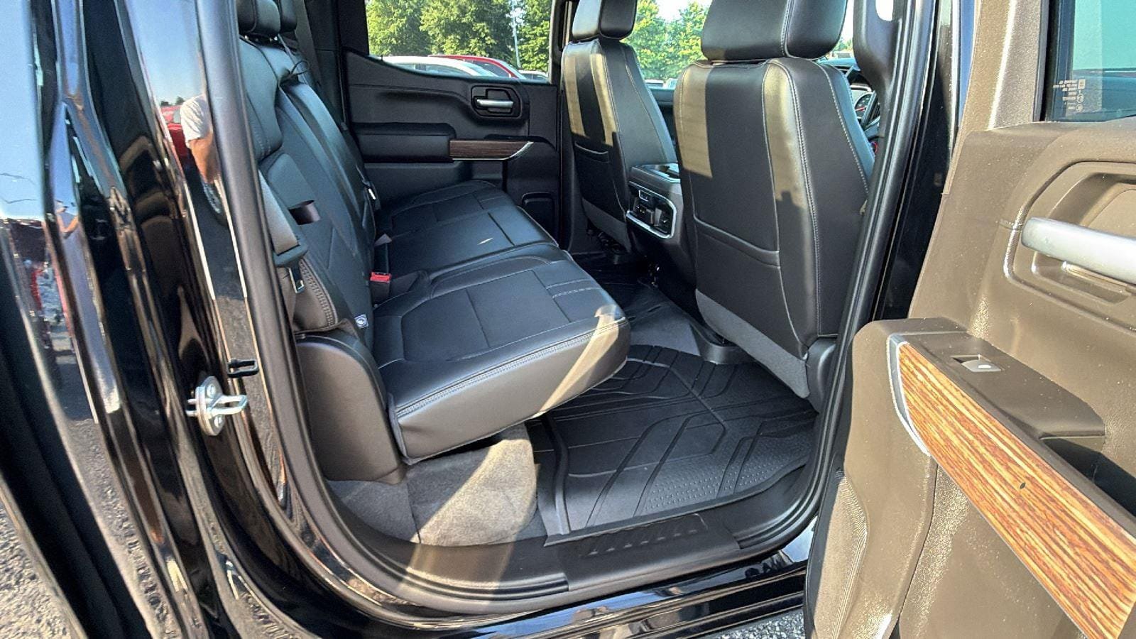 Used 2021 Chevrolet Silverado 1500 High Country w/ Technology Package AWD/4WD image 19