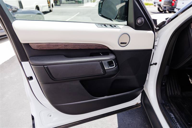 Used 2022 Land Rover Discovery S R-Dynamic AWD/4WD image 9