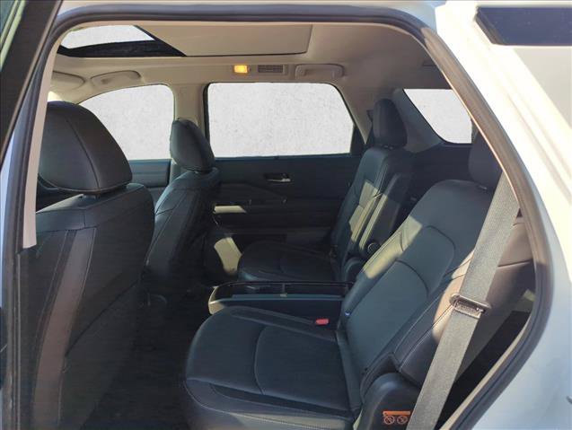 Used 2025 Nissan Pathfinder SL w/ SL Premium Package FWD image 17