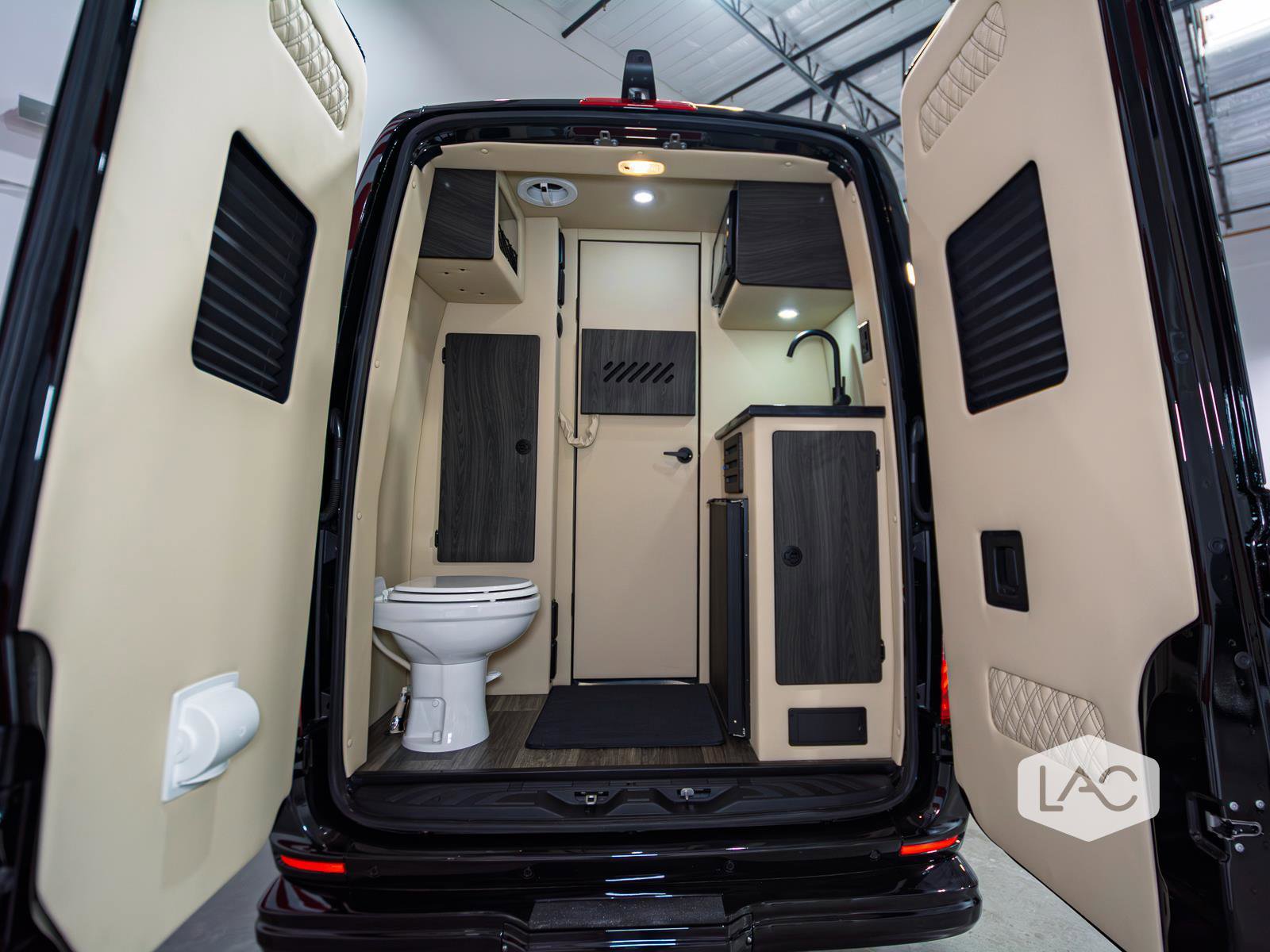 Used 2025 Mercedes-Benz Sprinter 3500 image 8