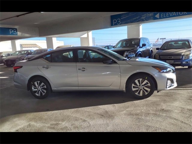 Used 2025 Nissan Altima 2.5 S image 4