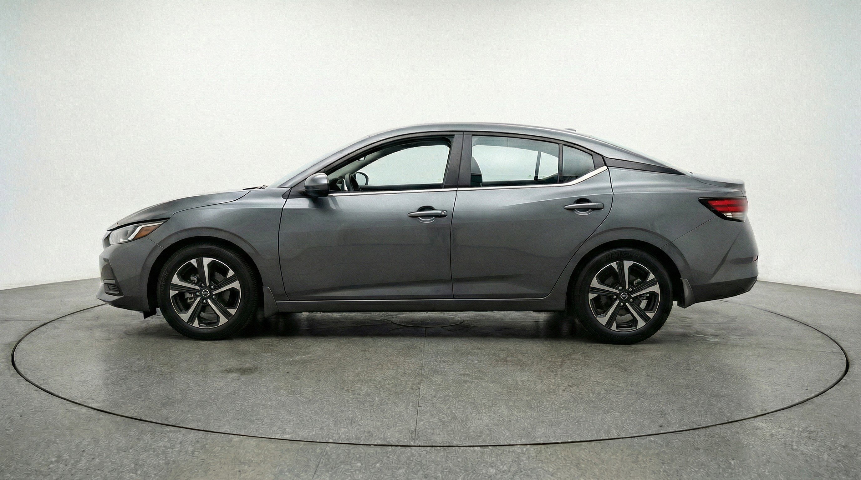 Used 2025 Nissan Sentra SV image 5