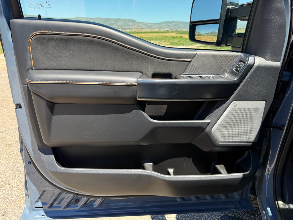 Used 2023 Ford F350 Platinum w/ Tremor Off-Road Package AWD/4WD image 16
