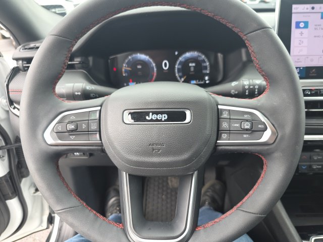 Used 2025 Jeep Compass Trailhawk w/ Trailhawk Elite Group AWD/4WD image 26