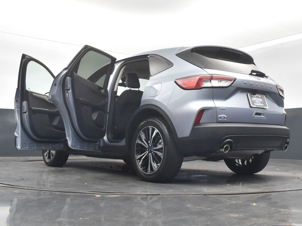 Used 2022 Ford Escape SE w/ SE Sport Appearance Package image 26