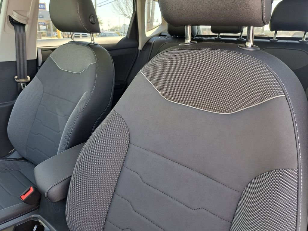 New 2026 Volkswagen Taos SE image 19