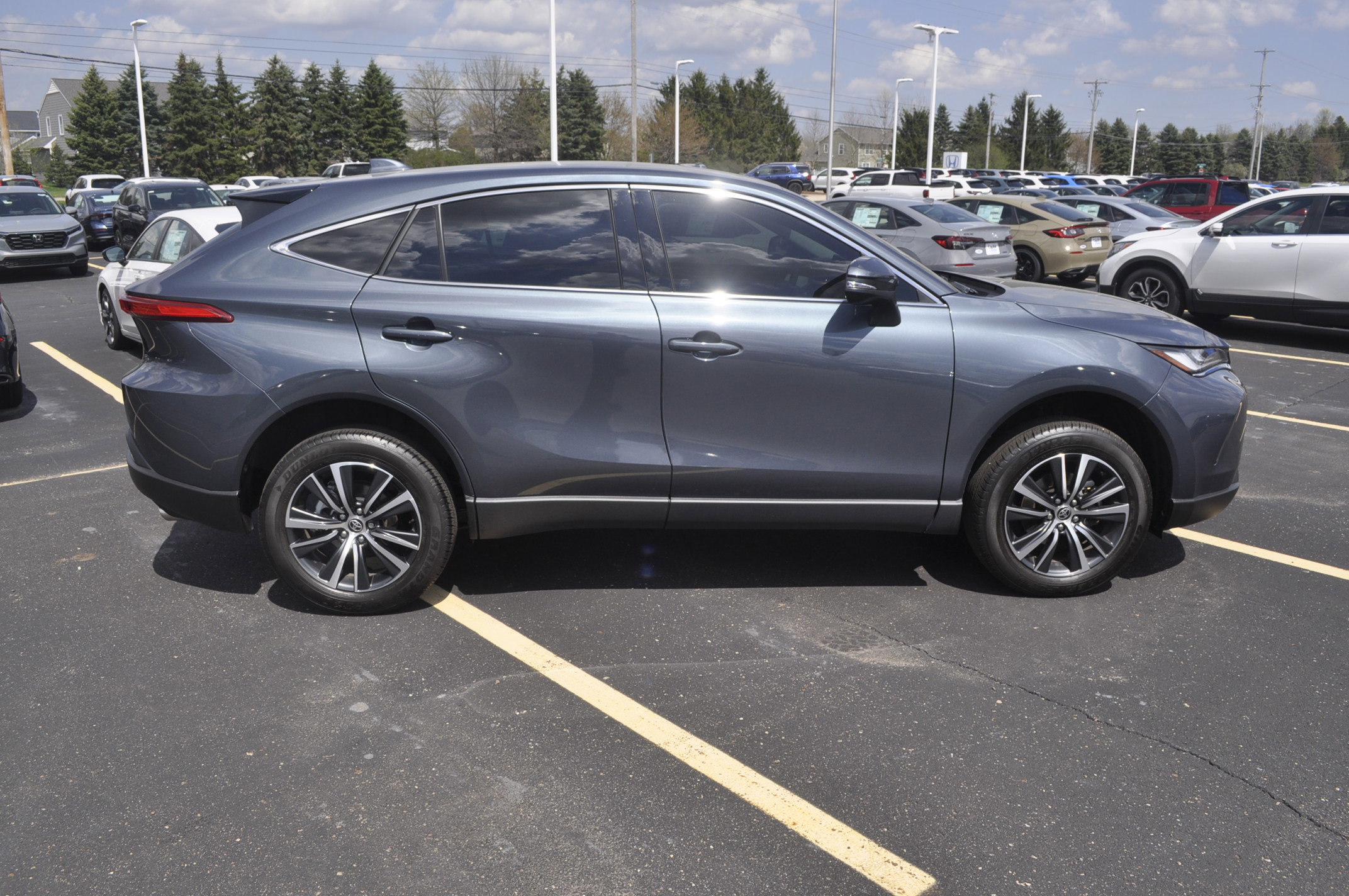 Used 2024 Toyota Venza LE AWD/4WD image 8