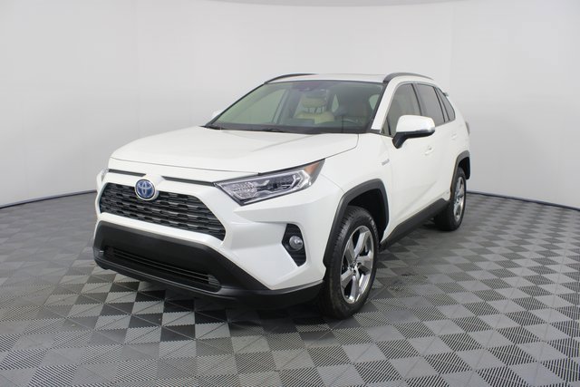 Used 2021 Toyota RAV4 XLE Premium image 24