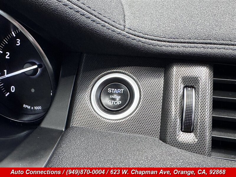 Used 2018 Land Rover Range Rover Evoque SE AWD/4WD image 16